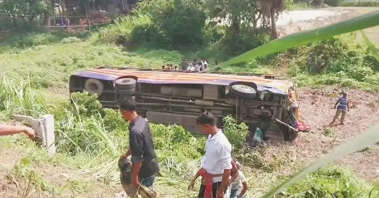 সড়ক দুর্ঘটনায় খাদে পড়ে যাওয়া বাস